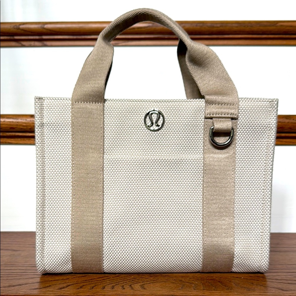 Lululemon Mini Boxy Tote 4.5L ivory tan EUC